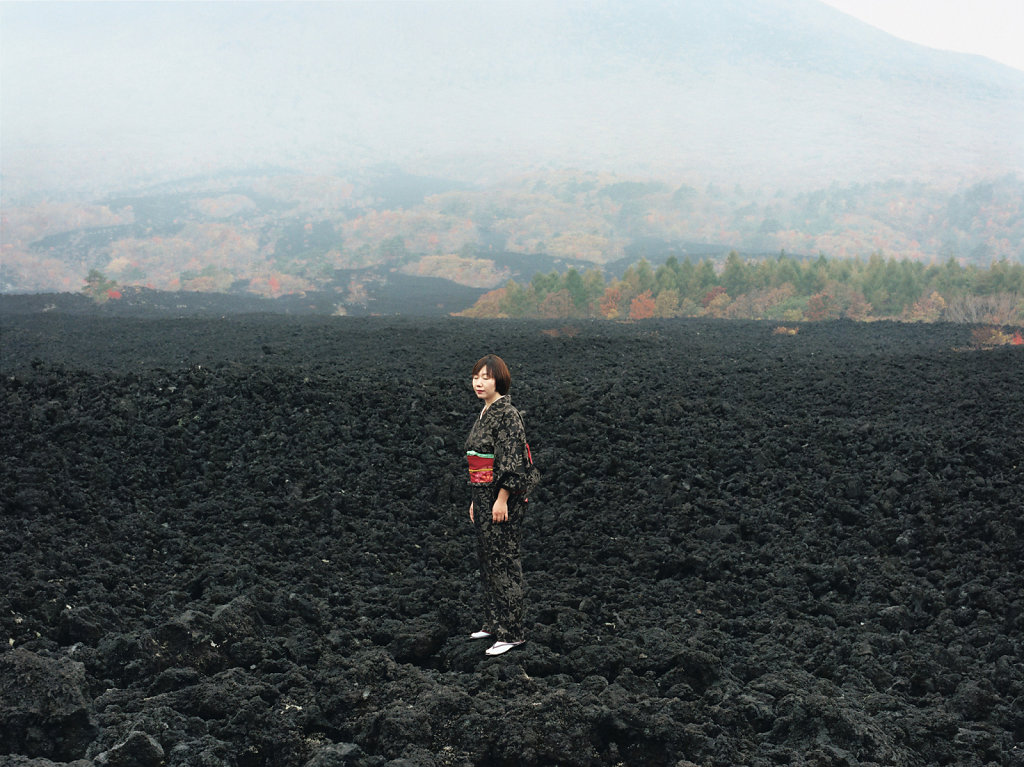 Naoko Katagishi, artist, »Yakehashiri-Yoganryu« cold lava flow, Nishine (JP), 10/04