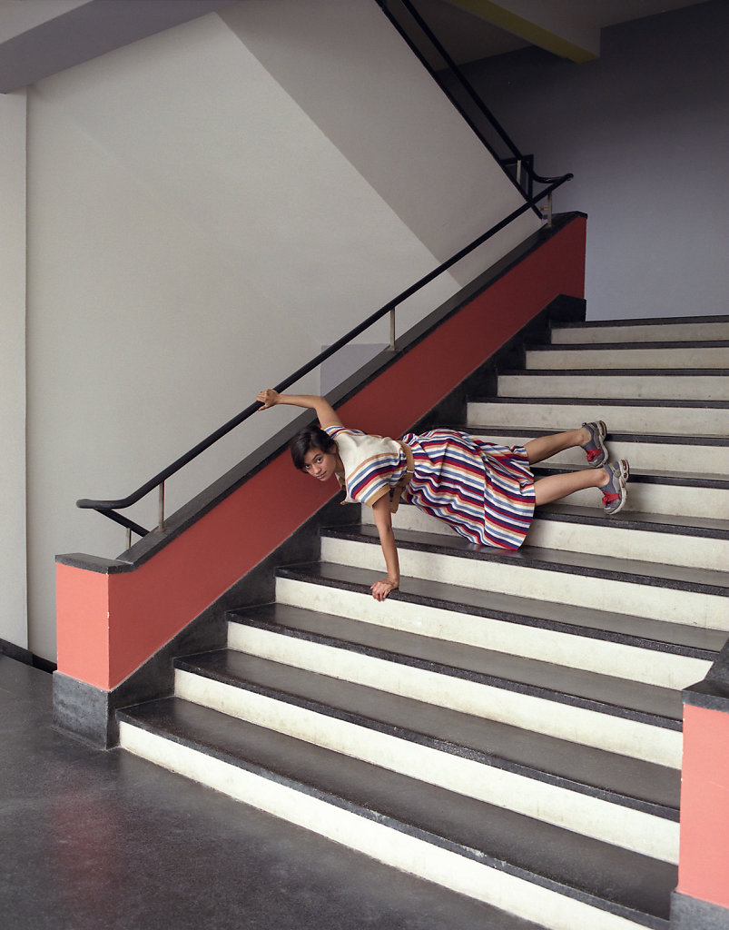 Ixchel Mendoza Hernandez, dancer and choreographer, staircase, Bauhaus Dessau, 10/08